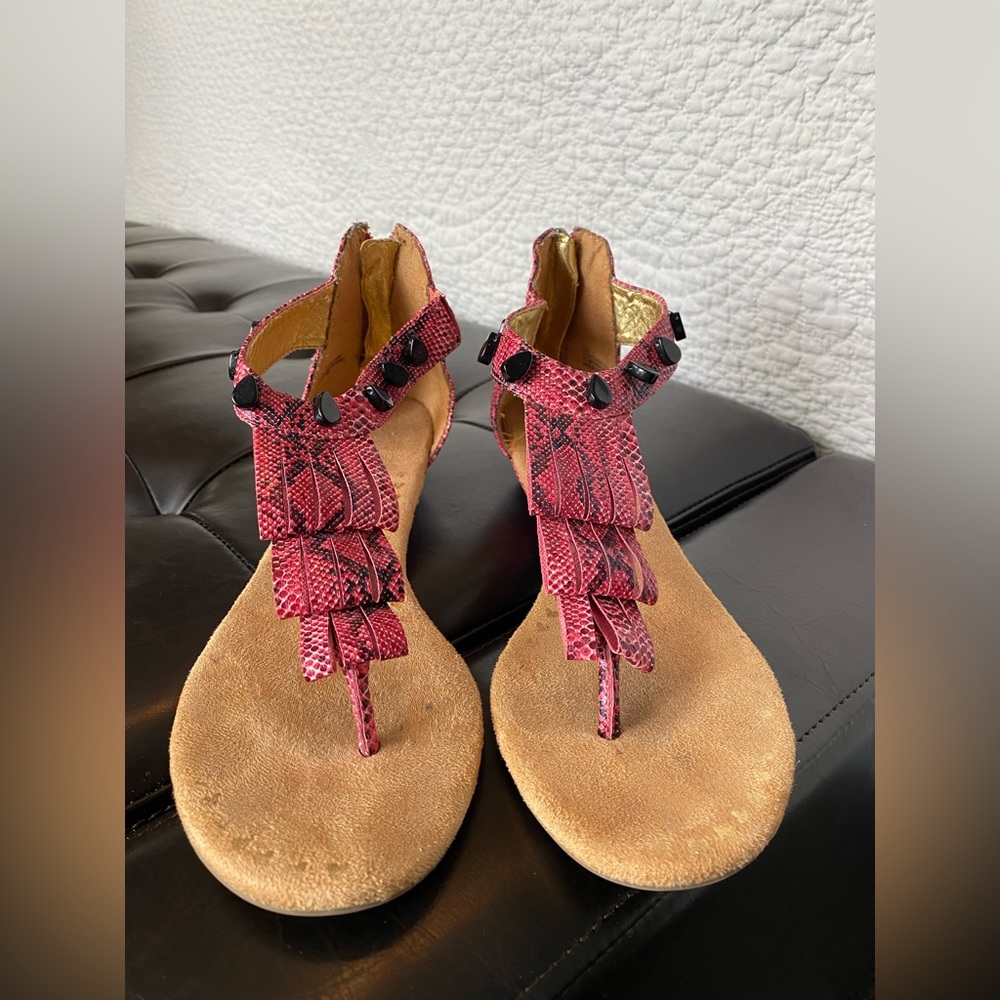 Eldeman pink and black thong sandal